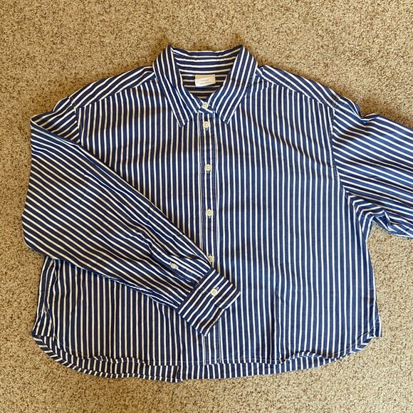 Gap Blue & White Stripe Button Down Crop Shirt, Size Medium - Picture 3 of 7